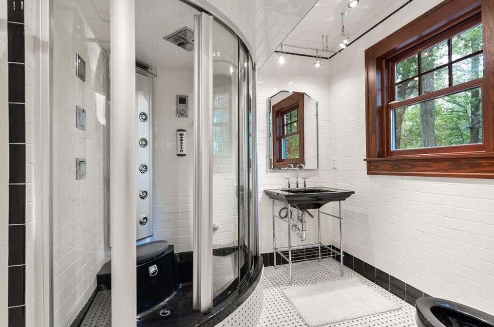 2665 Northside Dr, Atlanta GA  30305-3515 exterior