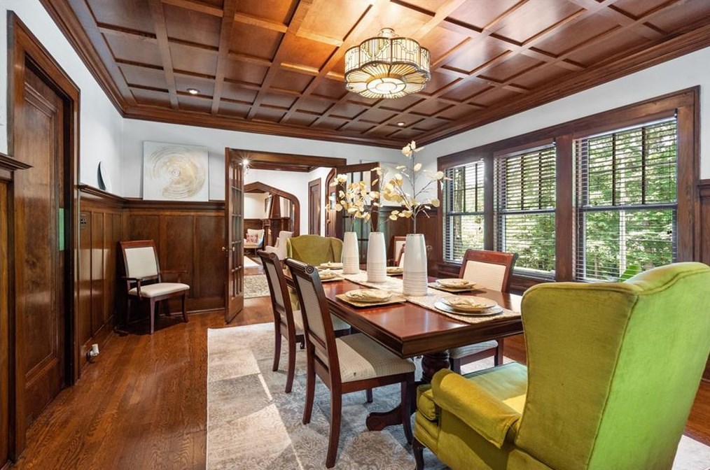 2665 Northside Dr, Atlanta GA  30305-3515 exterior