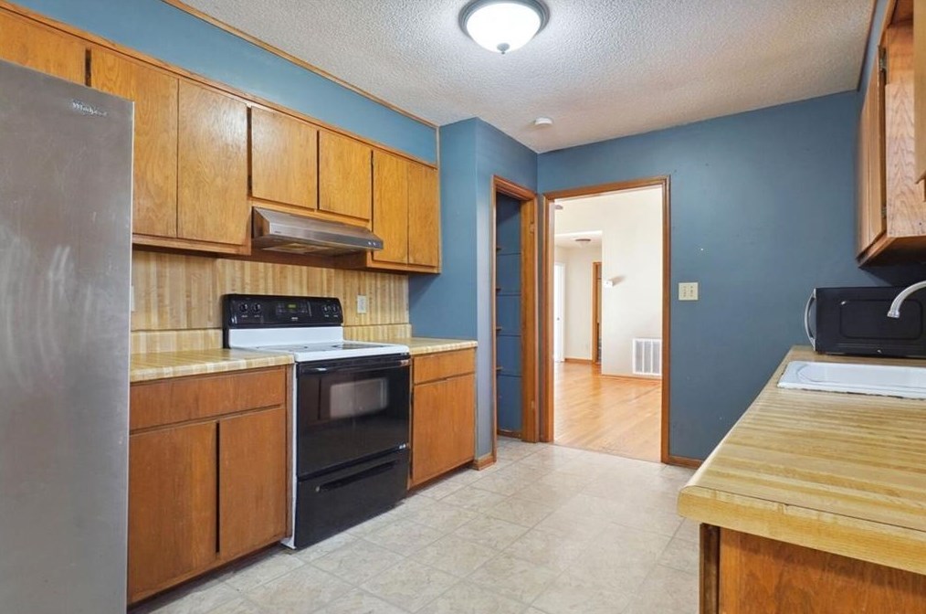 1240 Ashbrook Dr, Lawrenceville GA  30043-4303 exterior