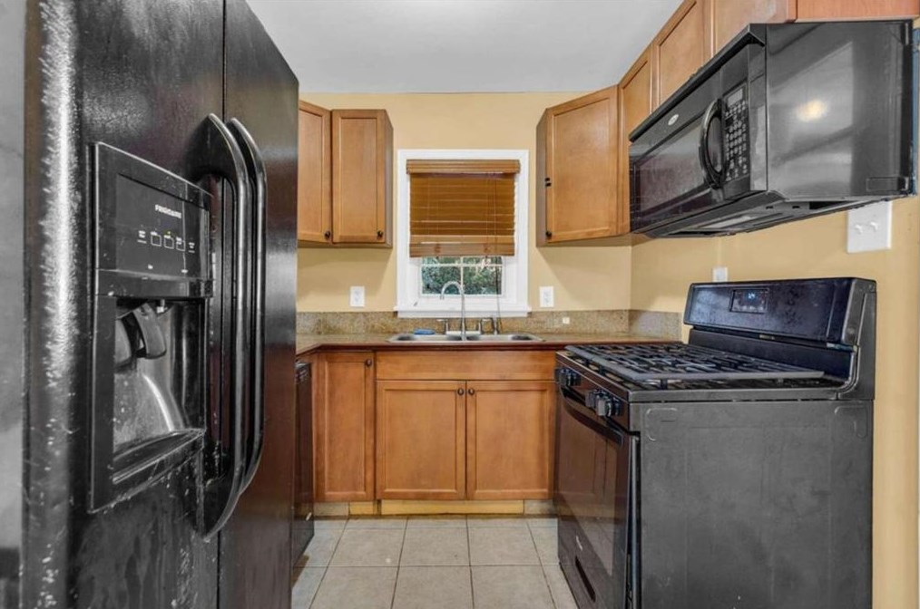 1386 Margarette Dr, Decatur GA  30035-1115 exterior