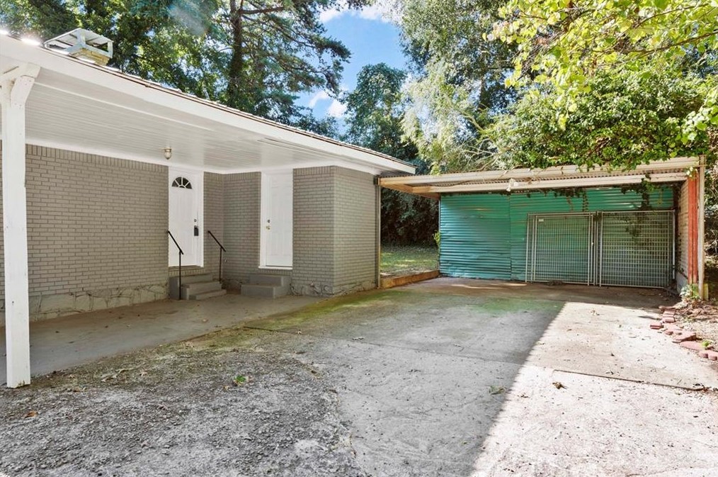 1403 Ruth Pl, Decatur GA  30035-1130 exterior