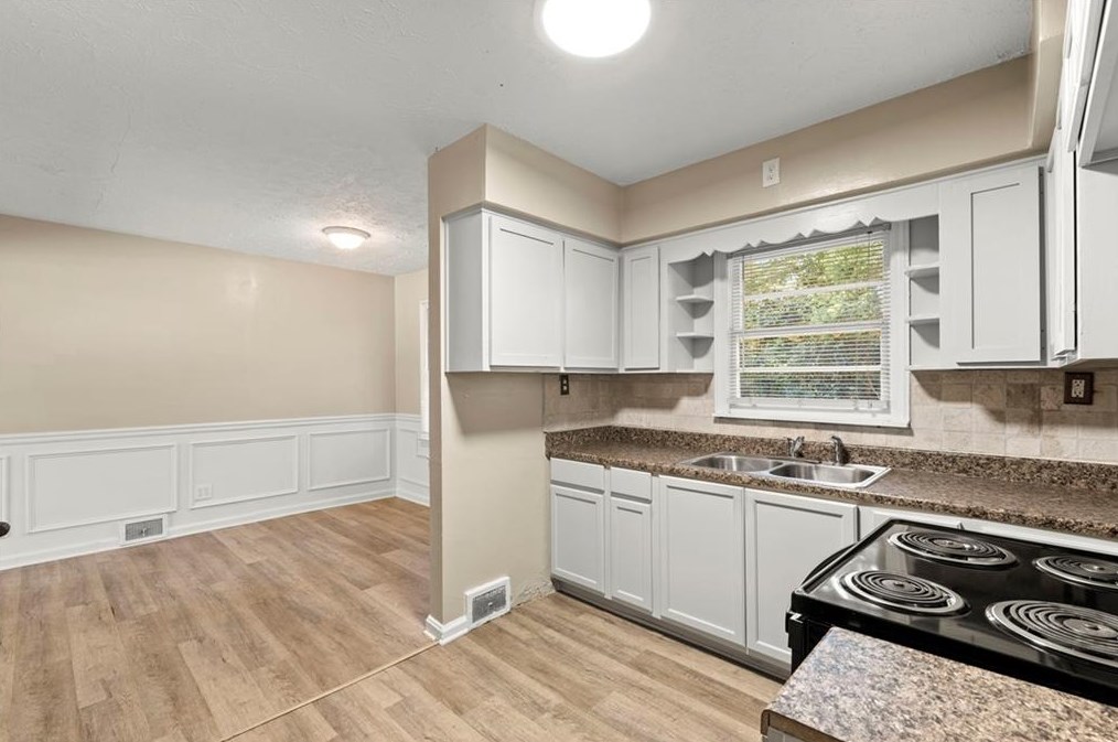 1403 Ruth Pl, Decatur GA  30035-1130 exterior