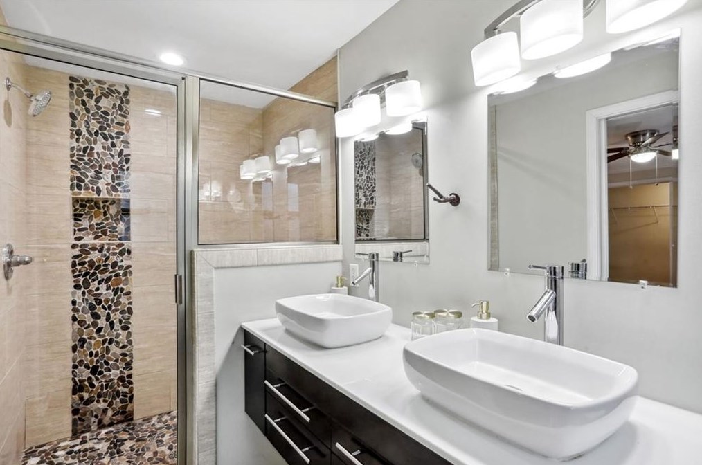 2840 Laguna Dr, Decatur GA  30032-3524 exterior