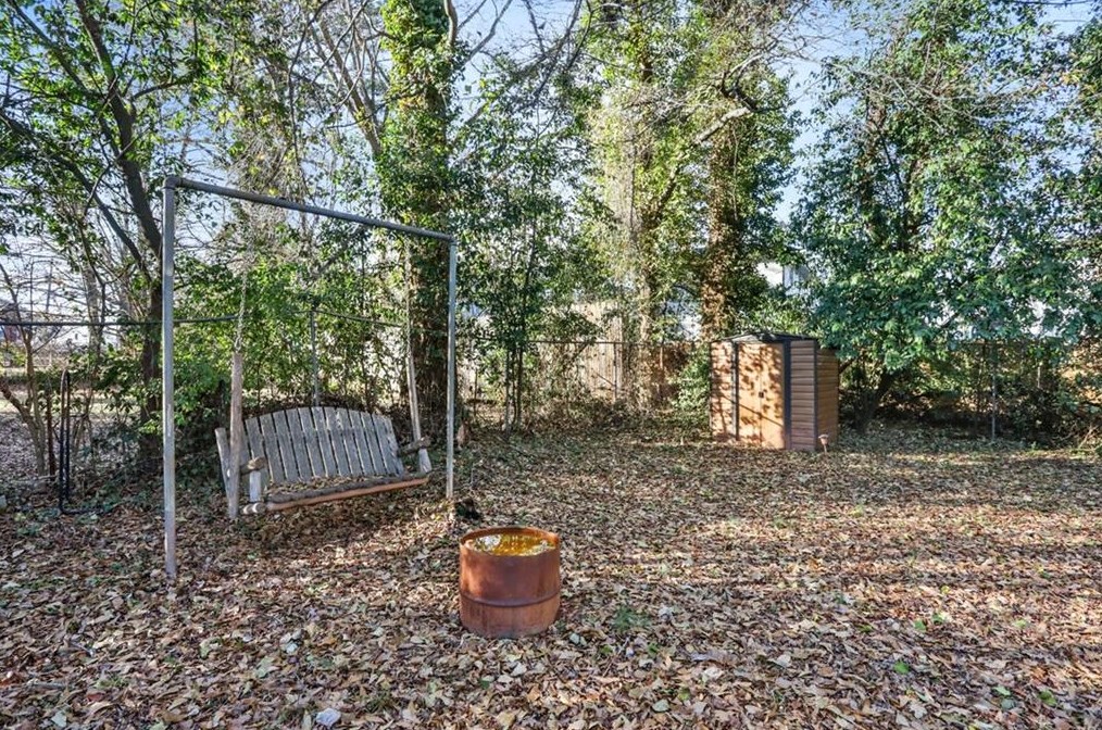 2840 Laguna Dr, Decatur GA  30032-3524 exterior