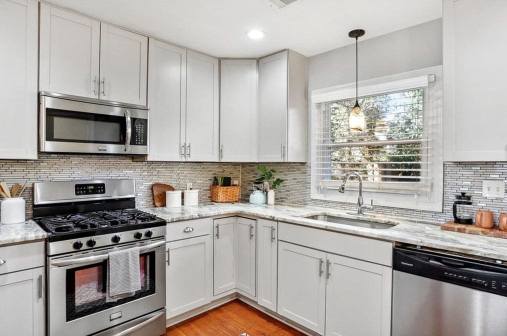 2840 Laguna Dr, Decatur GA  30032-3524 exterior