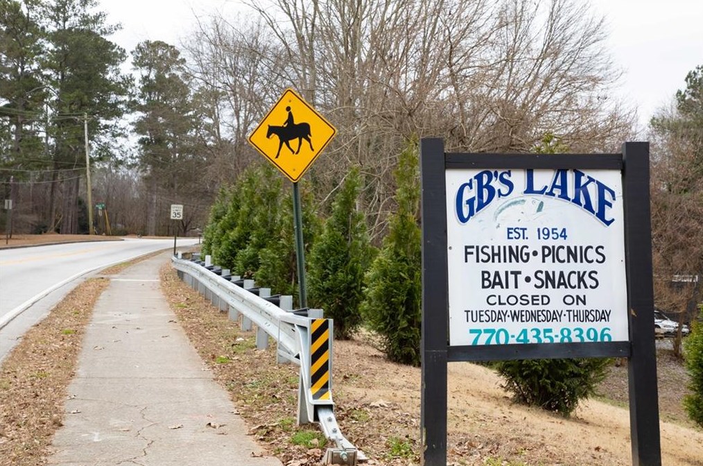 591 Lee Ann Dr, Smyrna GA  30082-3528 exterior