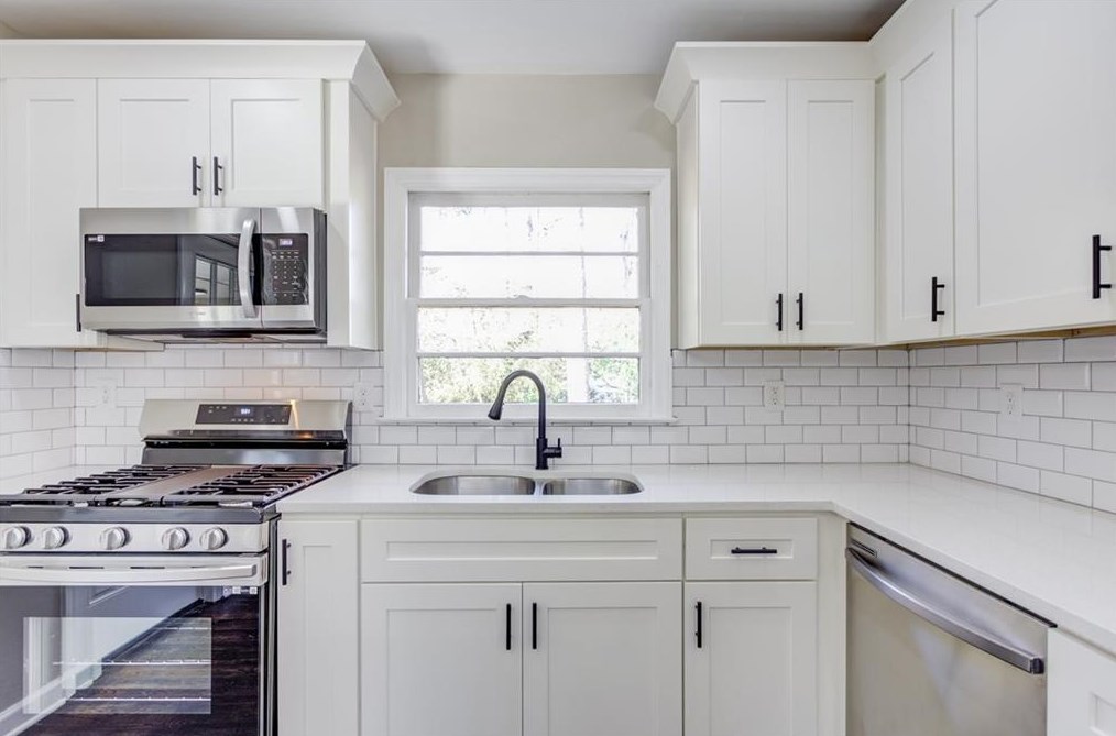 1073 Canal St, Decatur GA  30032-2302 exterior