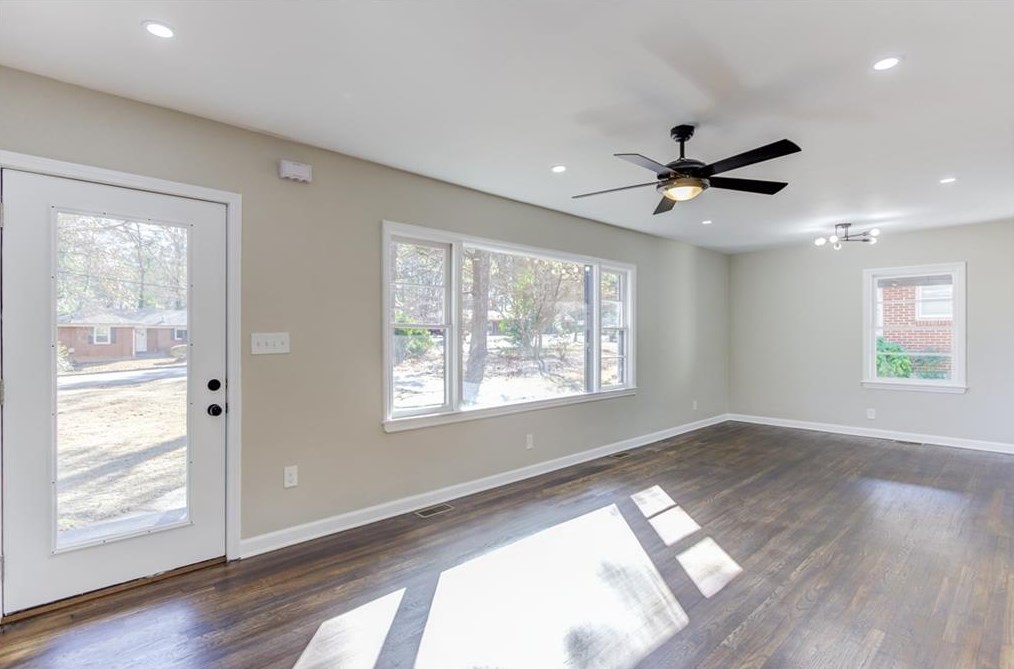 1073 Canal St, Decatur GA  30032-2302 exterior