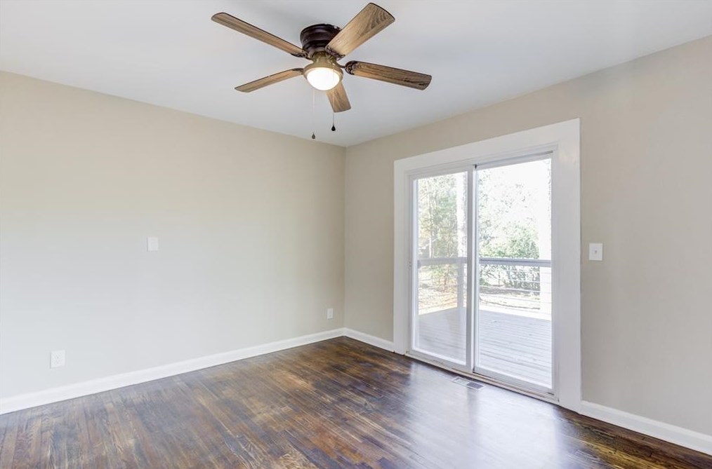 1073 Canal St, Decatur GA  30032-2302 exterior