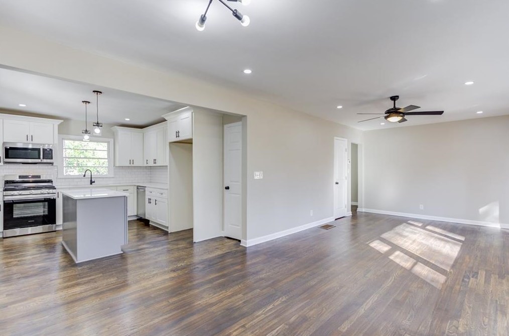 1073 Canal St, Decatur GA  30032-2302 exterior