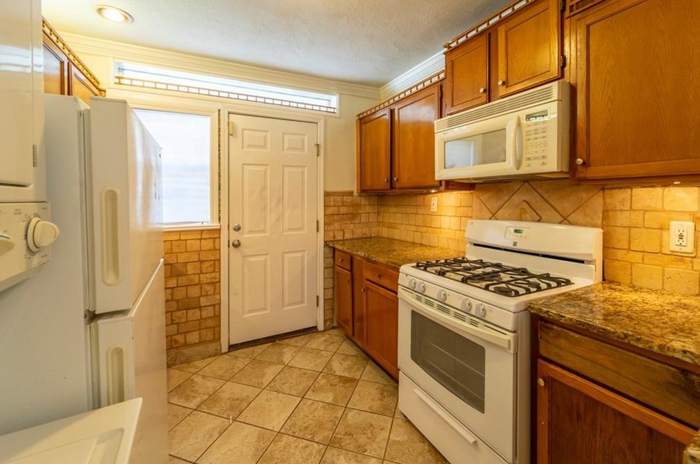 560 Winton Ter, Atlanta GA  30308-2827 exterior