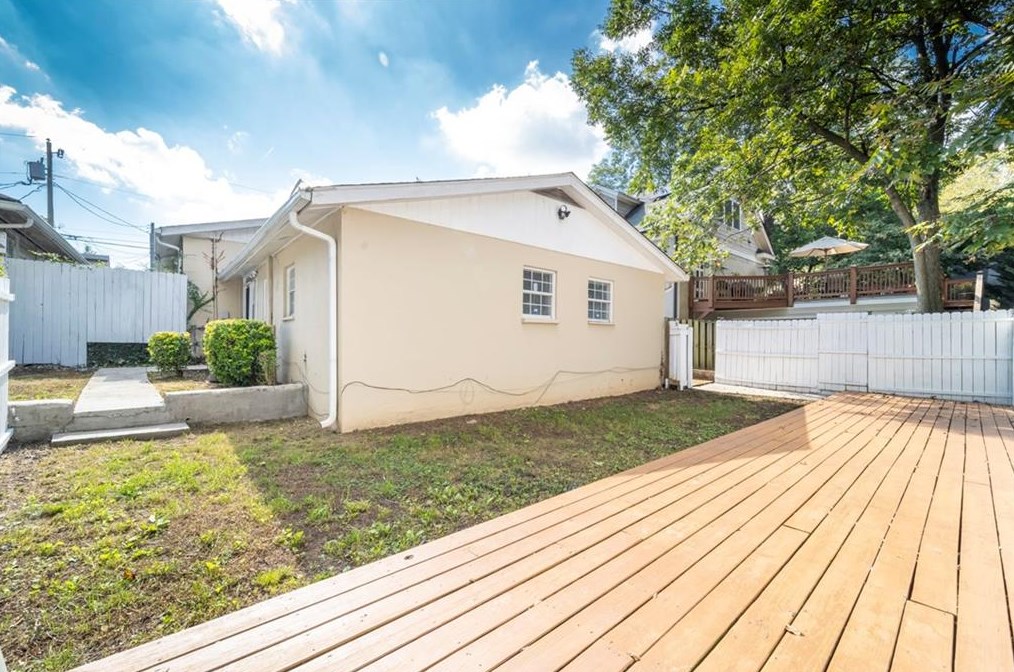 560 Winton Ter, Atlanta GA  30308-2827 exterior