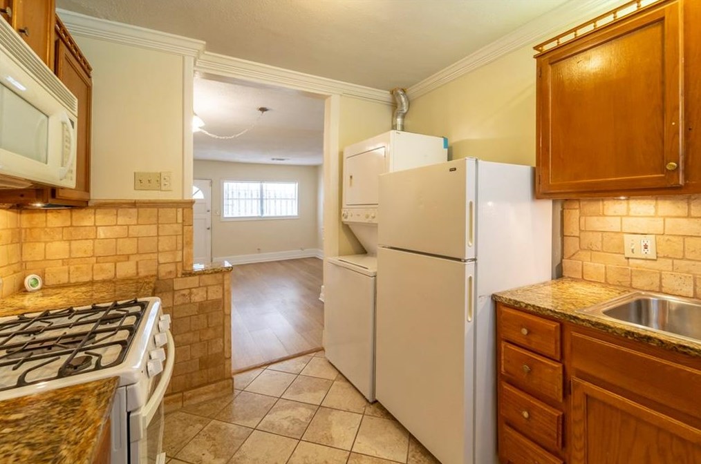 560 Winton Ter, Atlanta GA  30308-2827 exterior
