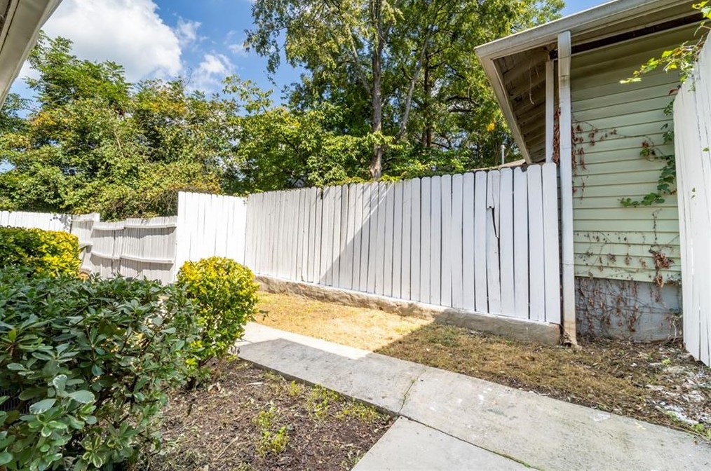 560 Winton Ter, Atlanta GA  30308-2827 exterior