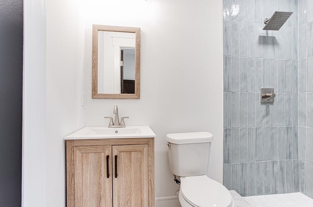 2491 Amelia Ave, Decatur GA  30032-3211 exterior