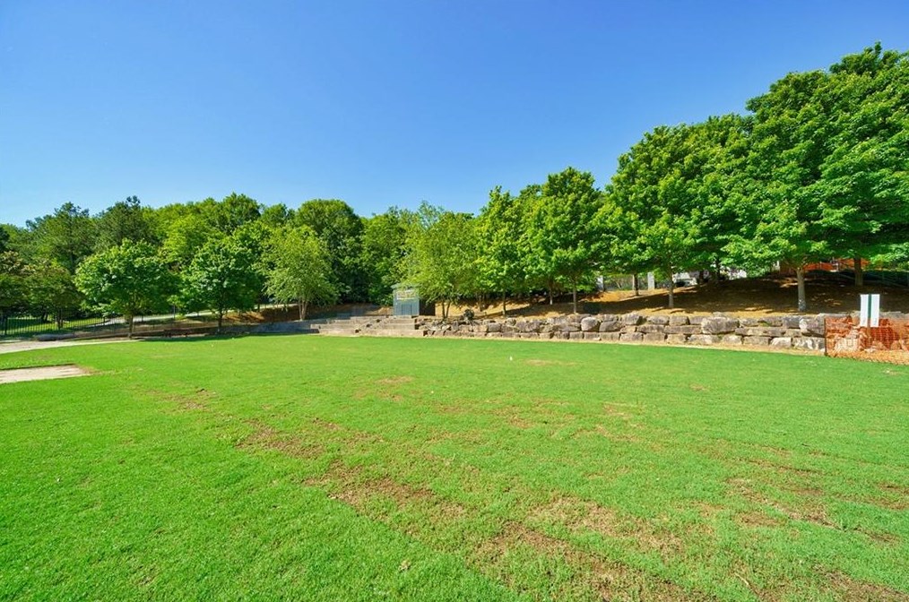 380 Hascall Rd, Atlanta GA  30309-2224 exterior