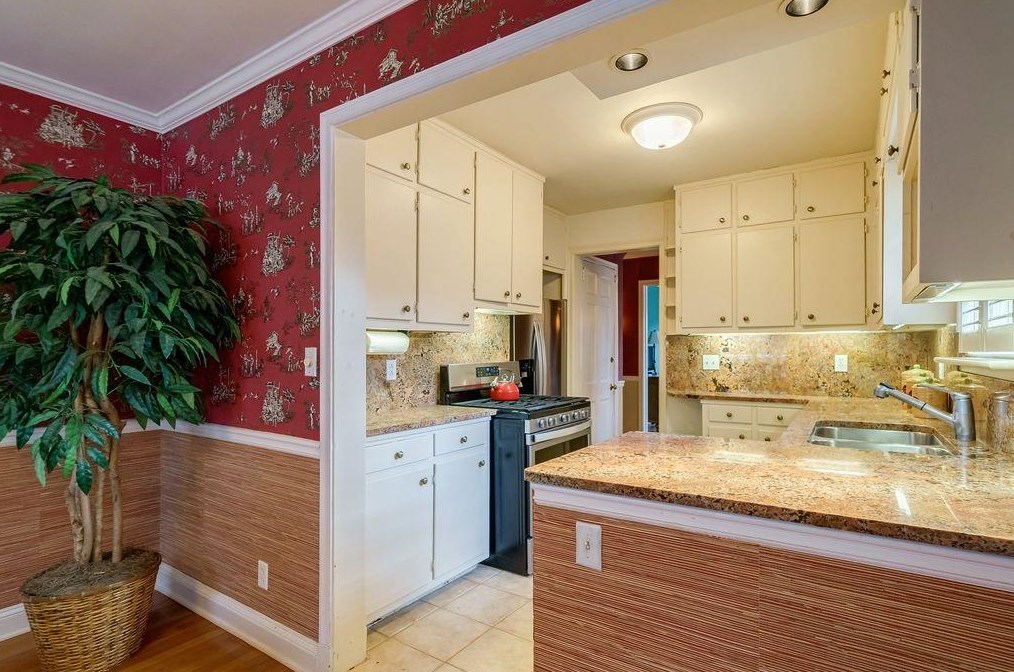 380 Hascall Rd, Atlanta GA  30309-2224 exterior