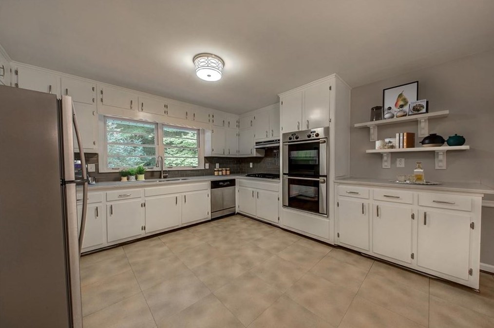 110 Wyndham Dr, Atlanta GA  30328-2045 exterior