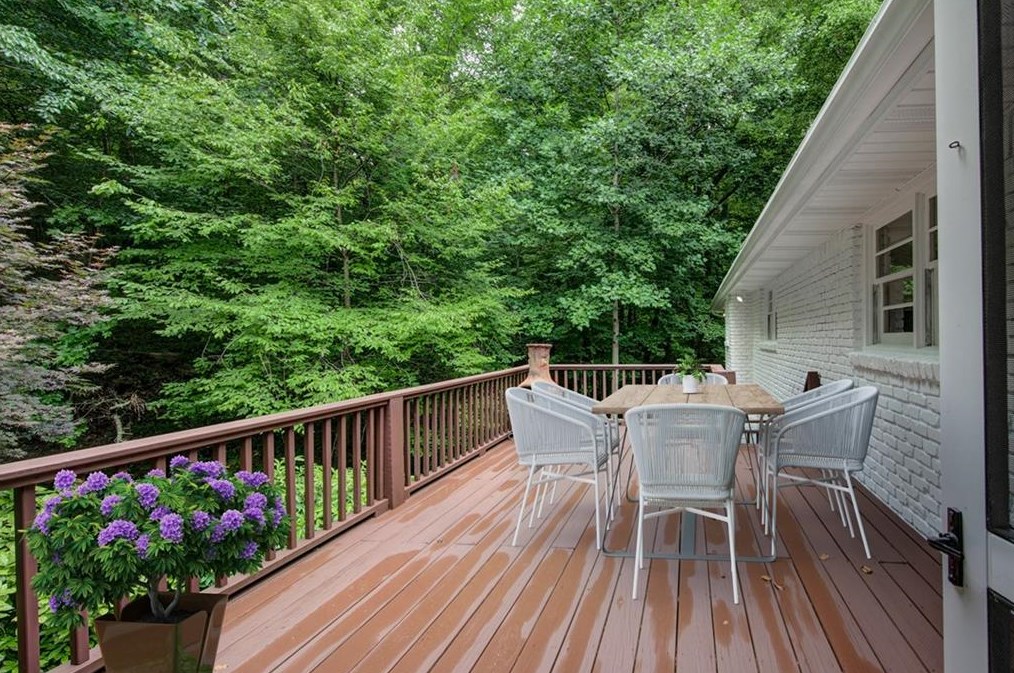 110 Wyndham Dr, Atlanta GA  30328-2045 exterior