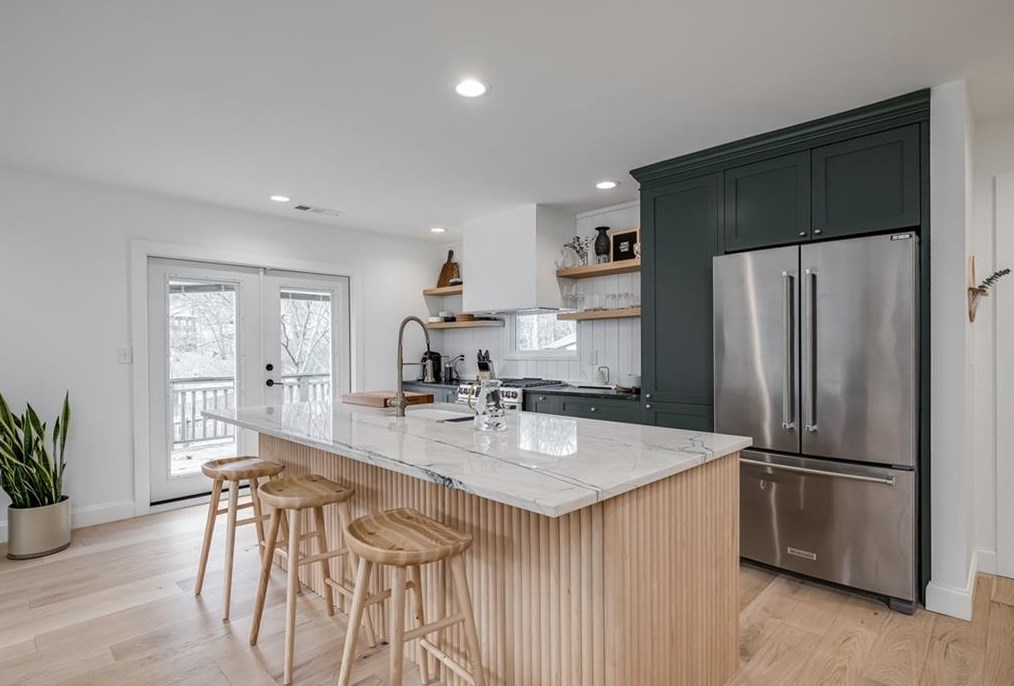 2524 Creekwood Ter, Decatur GA  30030-4509 exterior