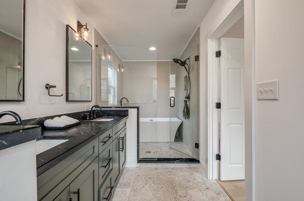 2524 Creekwood Ter, Decatur GA  30030-4509 exterior