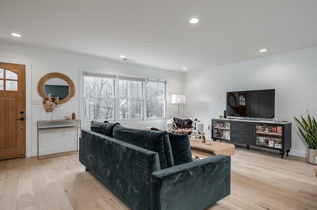 2524 Creekwood Ter, Decatur GA  30030-4509 exterior