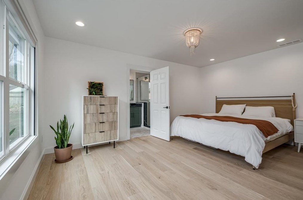 2524 Creekwood Ter, Decatur GA  30030-4509 exterior