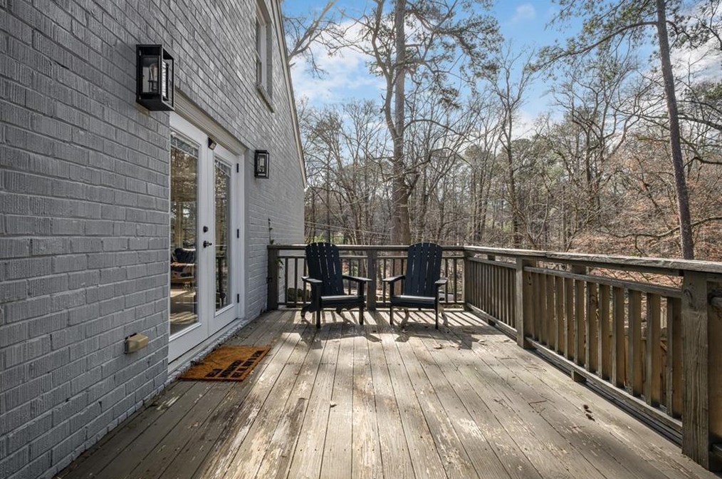 2524 Creekwood Ter, Decatur GA  30030-4509 exterior