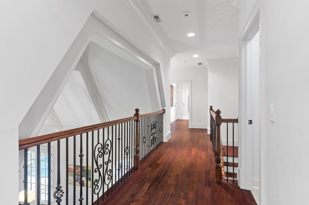 4170 Oaks Ct, Atlanta GA  30342-3560 exterior