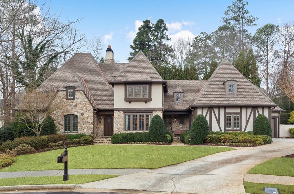 4170 Oaks Ct, Atlanta GA  30342-3560 exterior