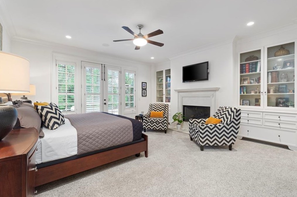 4170 Oaks Ct, Atlanta GA  30342-3560 exterior