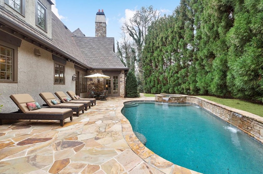 4170 Oaks Ct, Atlanta GA  30342-3560 exterior