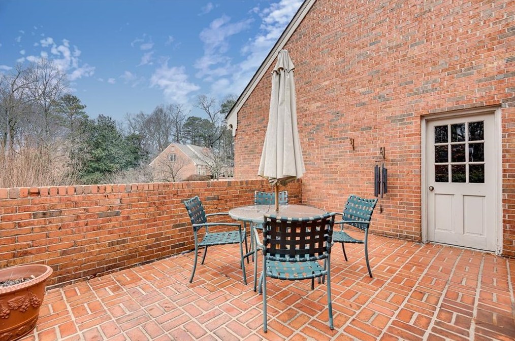 1816 Bedfordshire Dr, Decatur GA  30033-1406 exterior