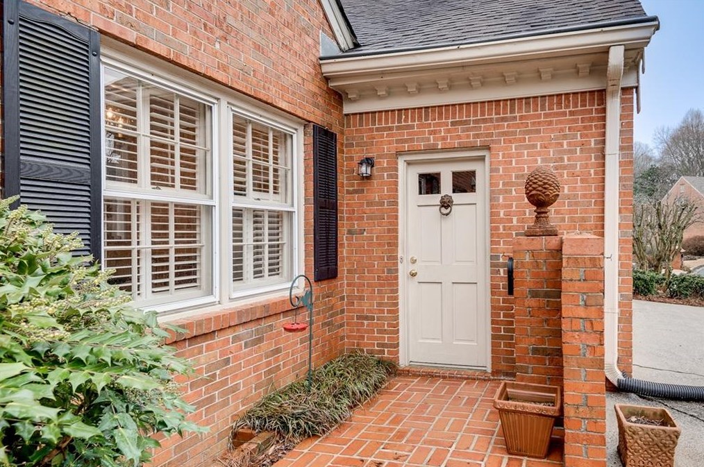 1816 Bedfordshire Dr, Decatur GA  30033-1406 exterior