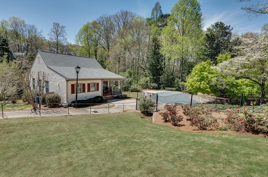 1816 Bedfordshire Dr, Decatur GA  30033-1406 exterior