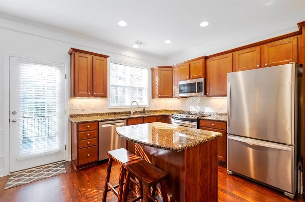 2200 Weldonberry Dr, Atlanta GA  30319-5734 exterior