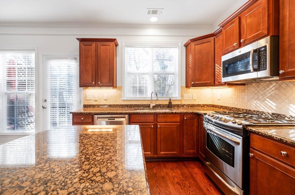 2200 Weldonberry Dr, Atlanta GA  30319-5734 exterior