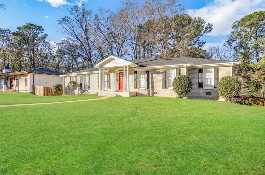 2180 Riverbrook Rd, Decatur GA  30035-2921 exterior