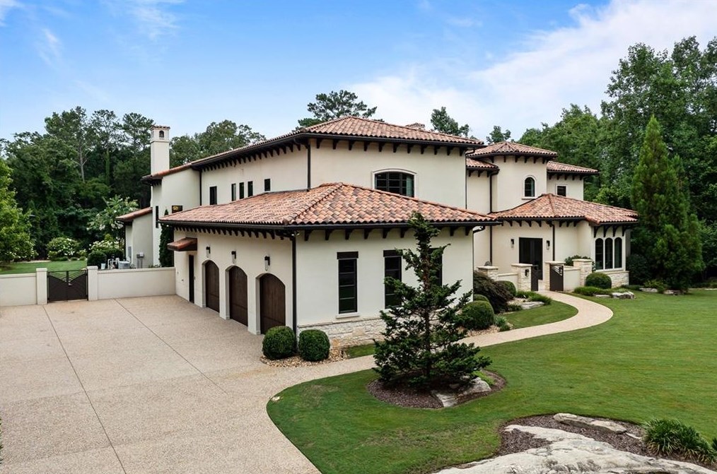 4746 Woodvale Dr, Atlanta GA  30327-4554 exterior