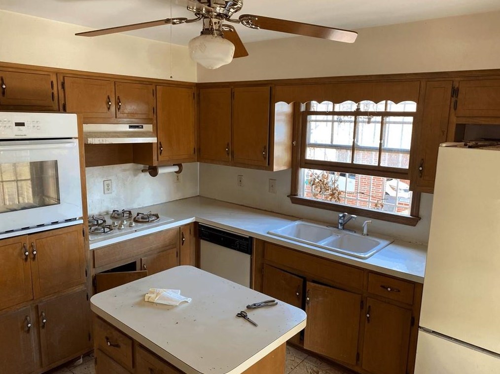 1451 Snapfinger Rd, Decatur GA  30032-5156 exterior