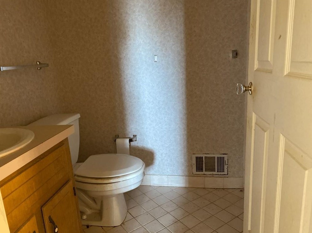 1451 Snapfinger Rd, Decatur GA  30032-5156 exterior