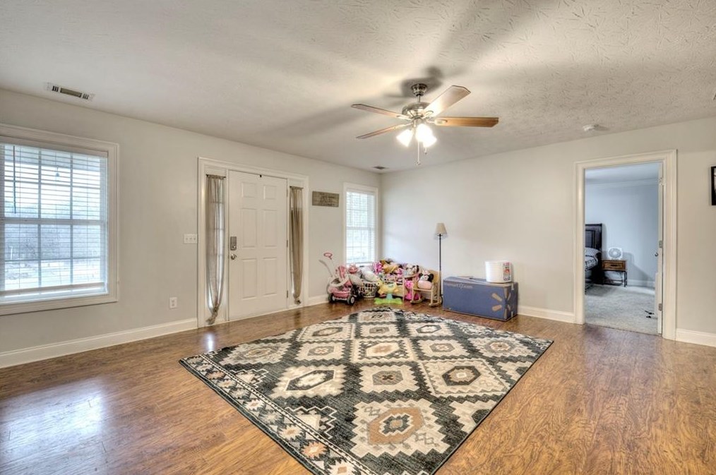 601 Hall Memorial Rd, Calhoun GA  30701-8357 exterior