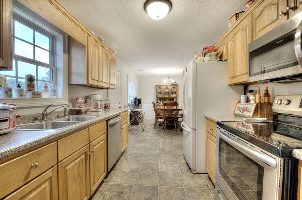 601 Hall Memorial Rd, Calhoun GA  30701-8357 exterior