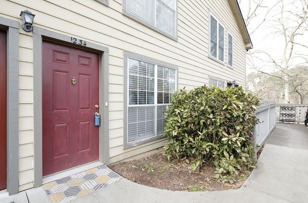1234 Weatherstone Dr, Atlanta GA  30324-4644 exterior