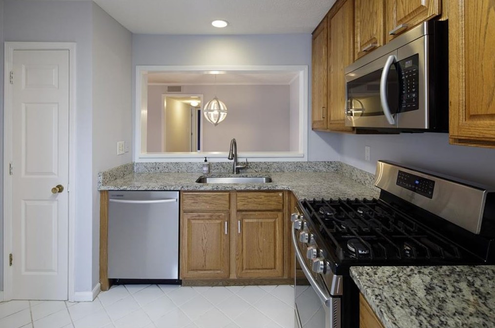 1234 Weatherstone Dr, Atlanta GA  30324-4644 exterior
