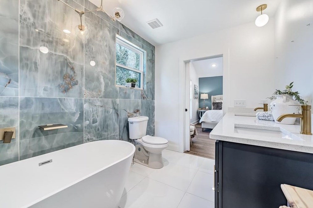 2380 Tilson Rd, Decatur GA  30032-6322 exterior