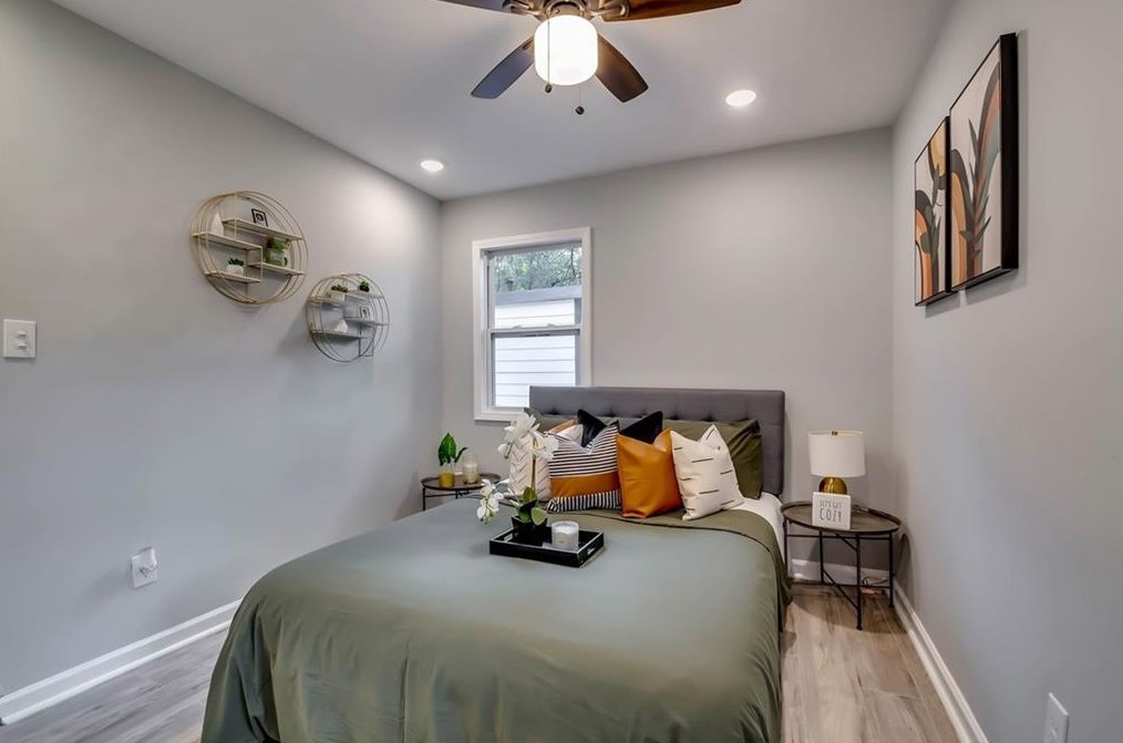 2702 Santa Barbara Dr, Atlanta GA  30318-7327 exterior