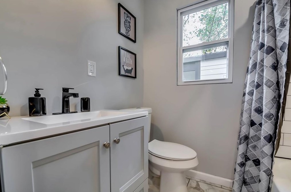 2702 Santa Barbara Dr, Atlanta GA  30318-7327 exterior