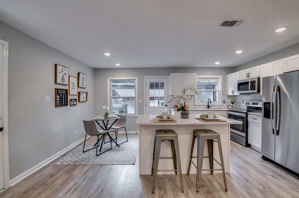 2702 Santa Barbara Dr, Atlanta GA  30318-7327 exterior