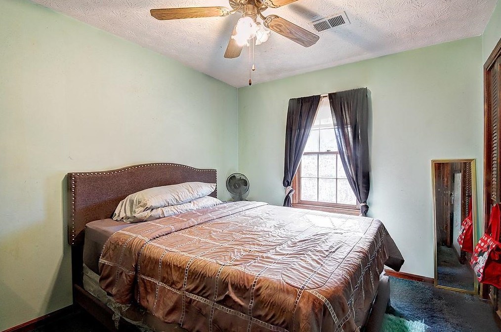 2085 Tudor Castle Dr, Decatur GA  30035-2161 exterior